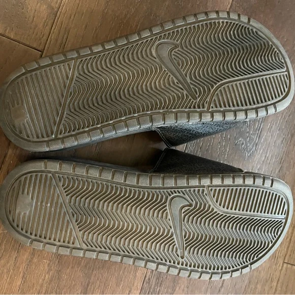 Nike | Slides - Picture 7 of 10